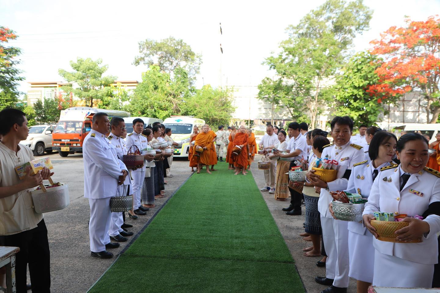 title - ส.ป.ก.ยโสธร ร่วมพิธีเจริญพระพุทธมนต์และทำบุญตักบาตร ถวายพระราชกุศล เนื่องในโอกาสพระราชพิธีมหามงคลเฉลิมพระชนมพรรษา 4 รอบ สมเด็จพระนางเจ้าสุทิดา พัชรสุธาพิมลลักษณ พระบรมราชินี 3 มิถุนายน 2569